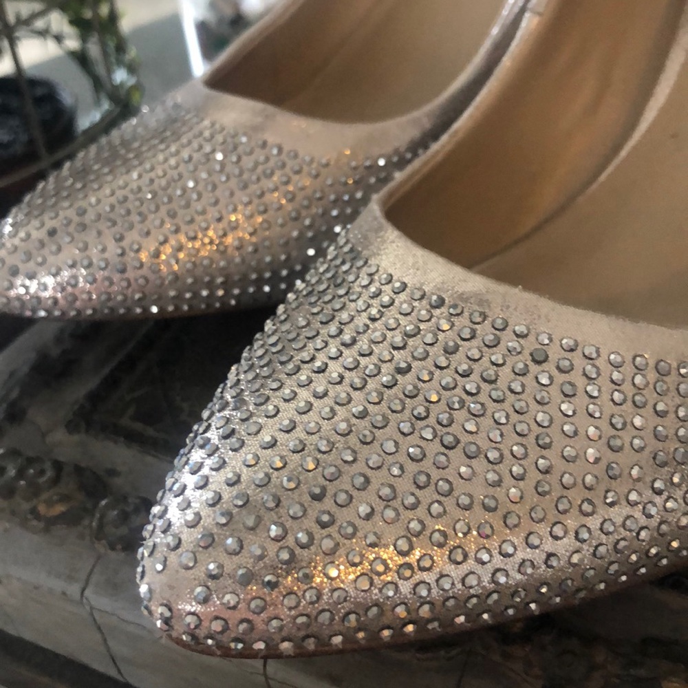 Pumps - Picture 3 of 8